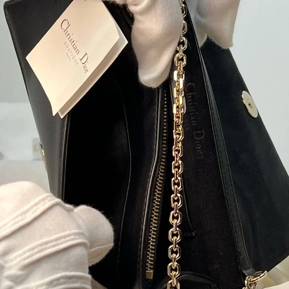 DIOR LIMITED EDITION Black Calfskin Wallet-on-Chain with Red Heart & Club motif - Picture 10 of 12